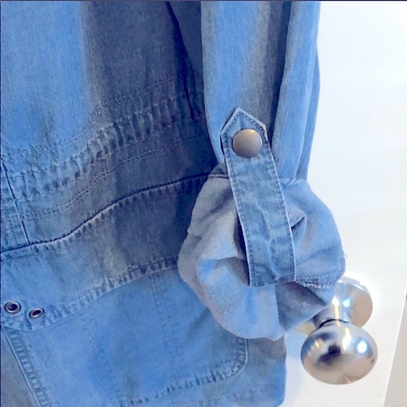 Stylish Light-Wash Chambray Lightweight Utility Jacket Pockets Snaps Closure - Picture 6 of 16